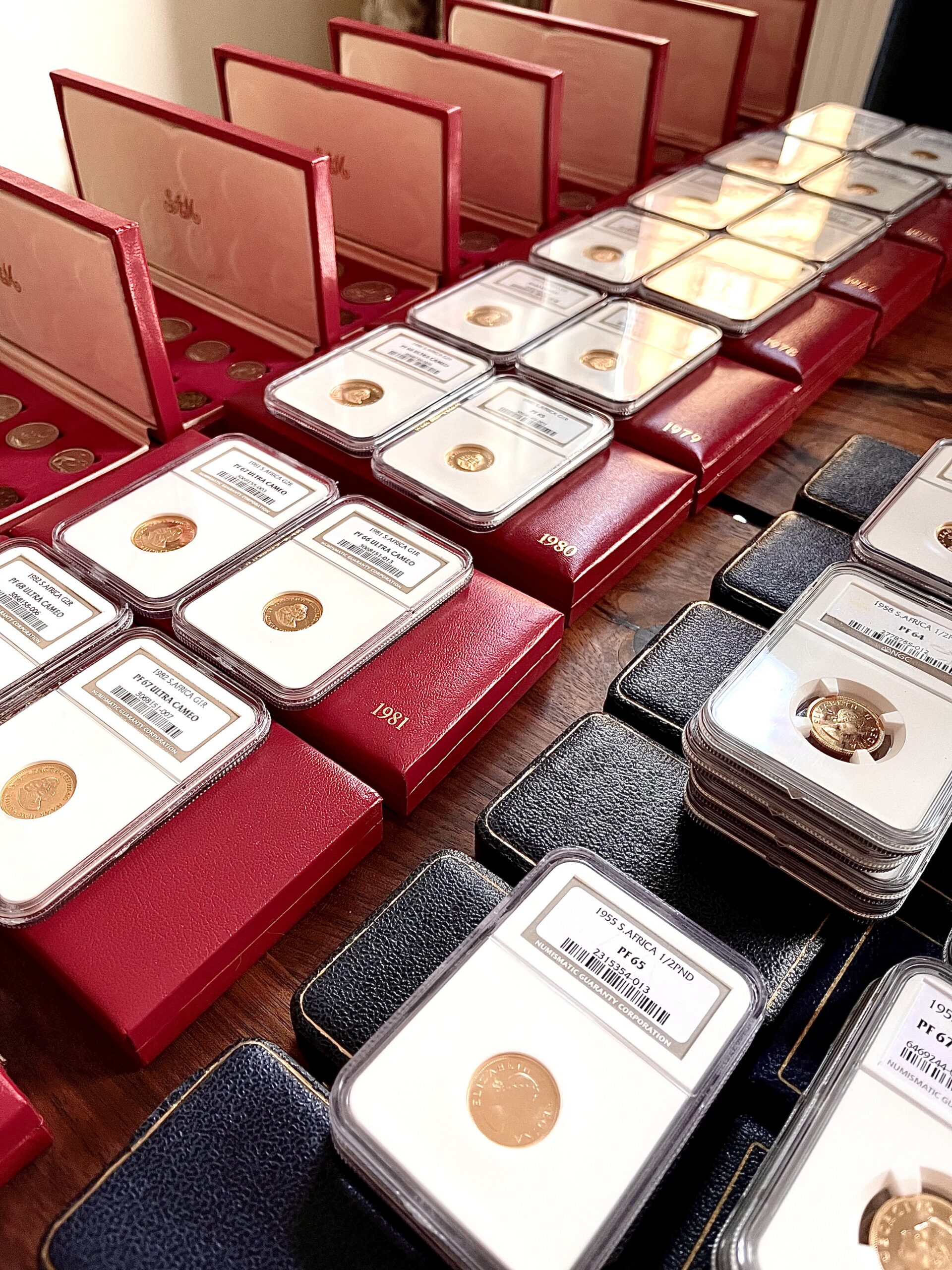 Упаковка в золотых фунтах десятичной серии, Южная Африка, с 1952 по 1983 год, 32 двойных набора, длинные наборы пробных образцов, сертифицированы NGC