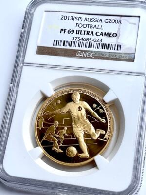 Moneda de fútbol de 200 rublos de Rusia 2013, 1 oz, oro Proof NGC PF69 UCAM