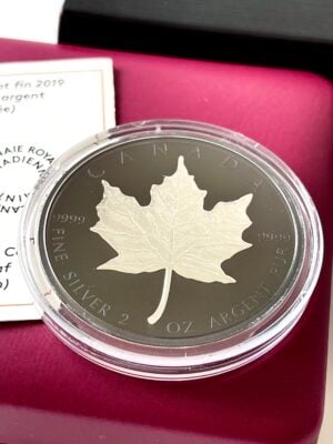 Moneta canadese da 10 dollari del 2019, con foglia d'acero nera, in argento rodiato da 2 once.