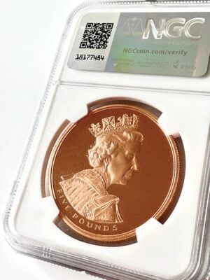 英国-2002-5-英镑-50周年纪念-登基-国王-伊丽莎白二世-PF69-ucam_2 英国 2002 年 5 磅英国女王伊丽莎白二世登基 50 周年 PF69 UCAM