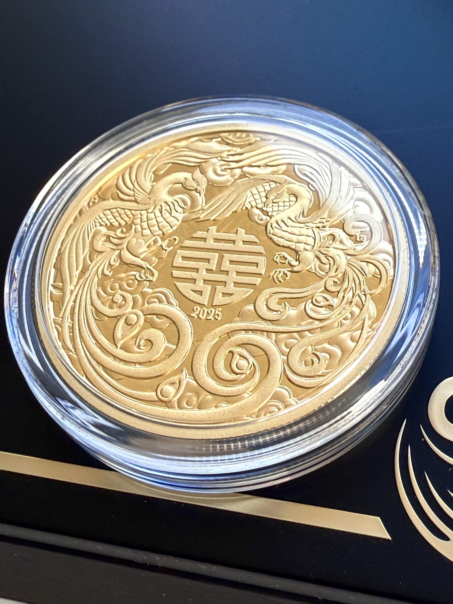 澳大利亚-2025-100-澳元神话传奇双凤凰-1盎司金精制盒装zertifikat_6 澳大利亚 2025 年双凤凰 1 盎司精制金币,带表壳和证书