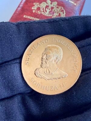 斯威士兰 1968 年 1 利兰根尼独立 Sobhuza ii 1 盎司金质精制币,带原装表壳