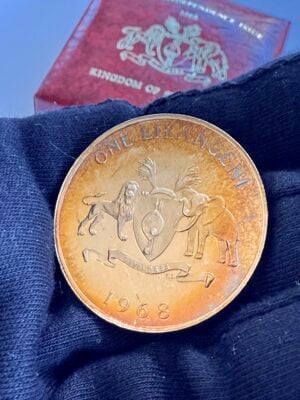 斯威士兰-斯威士兰-1968-1-lilangeni-independence-sobhuza-ii-1盎司-金证明与原始etui_4 斯威士兰 1968 年 1 利兰根尼独立 Sobhuza ii 1 盎司金质精制币,带原装表壳
