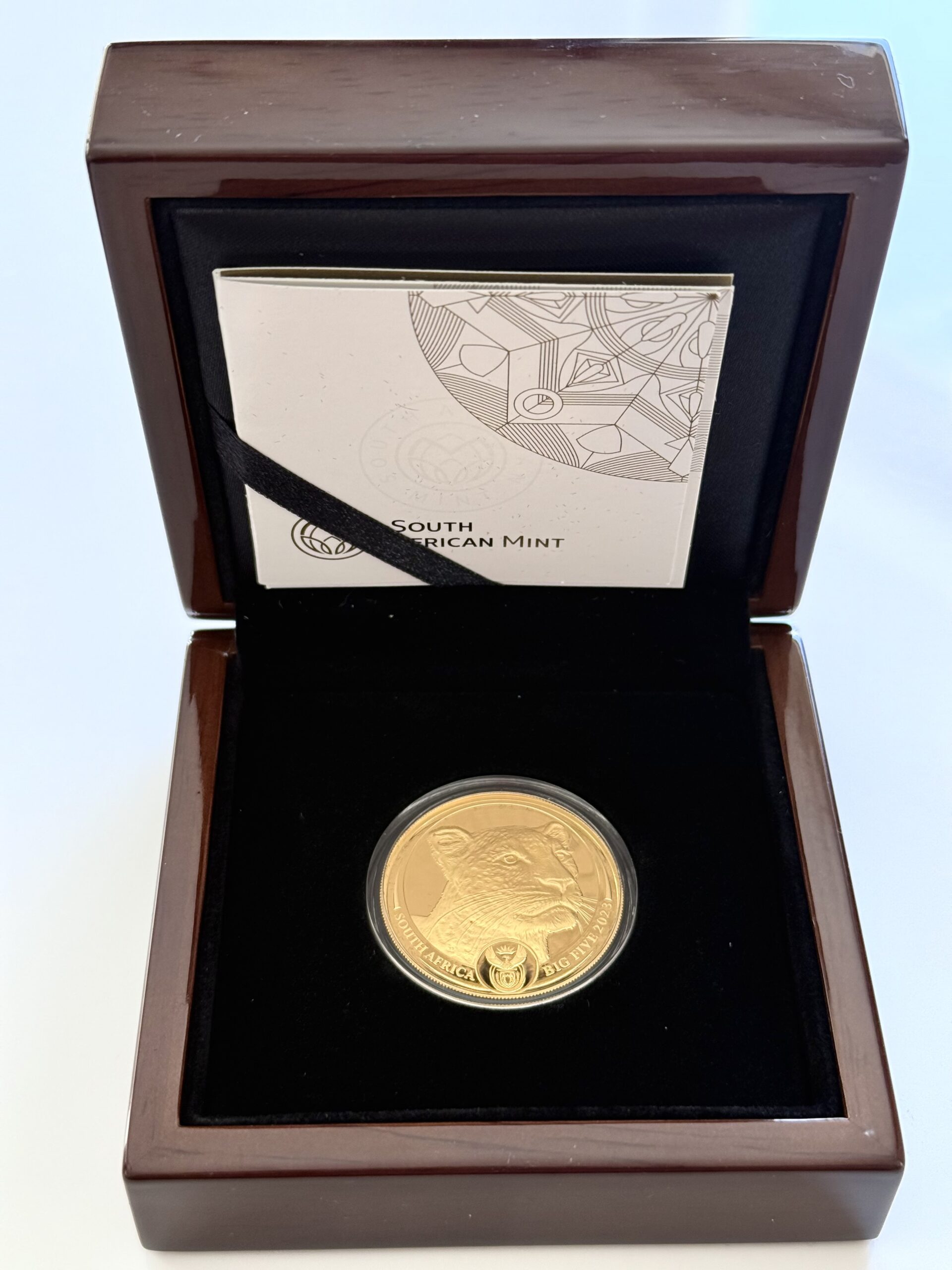 big-fiv-serie-2-2023-leopard-1oz-gold-proof_1 Südafrika 2023 Big Five II Leopard – 1 oz Gold Proof Münze der South African Mint
