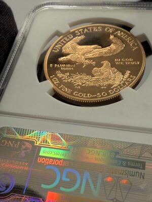 american-eagle-gold-proof-2012-50-us-dollar-1oz-gold-proof-ngc-pf70-ucam_7 USA 2012 American Gold Eagle 1 oz Proof in NGC slab PF70 UCAM; oblique view of the reverse with eagle family and NGC hologram visible at the bottom.