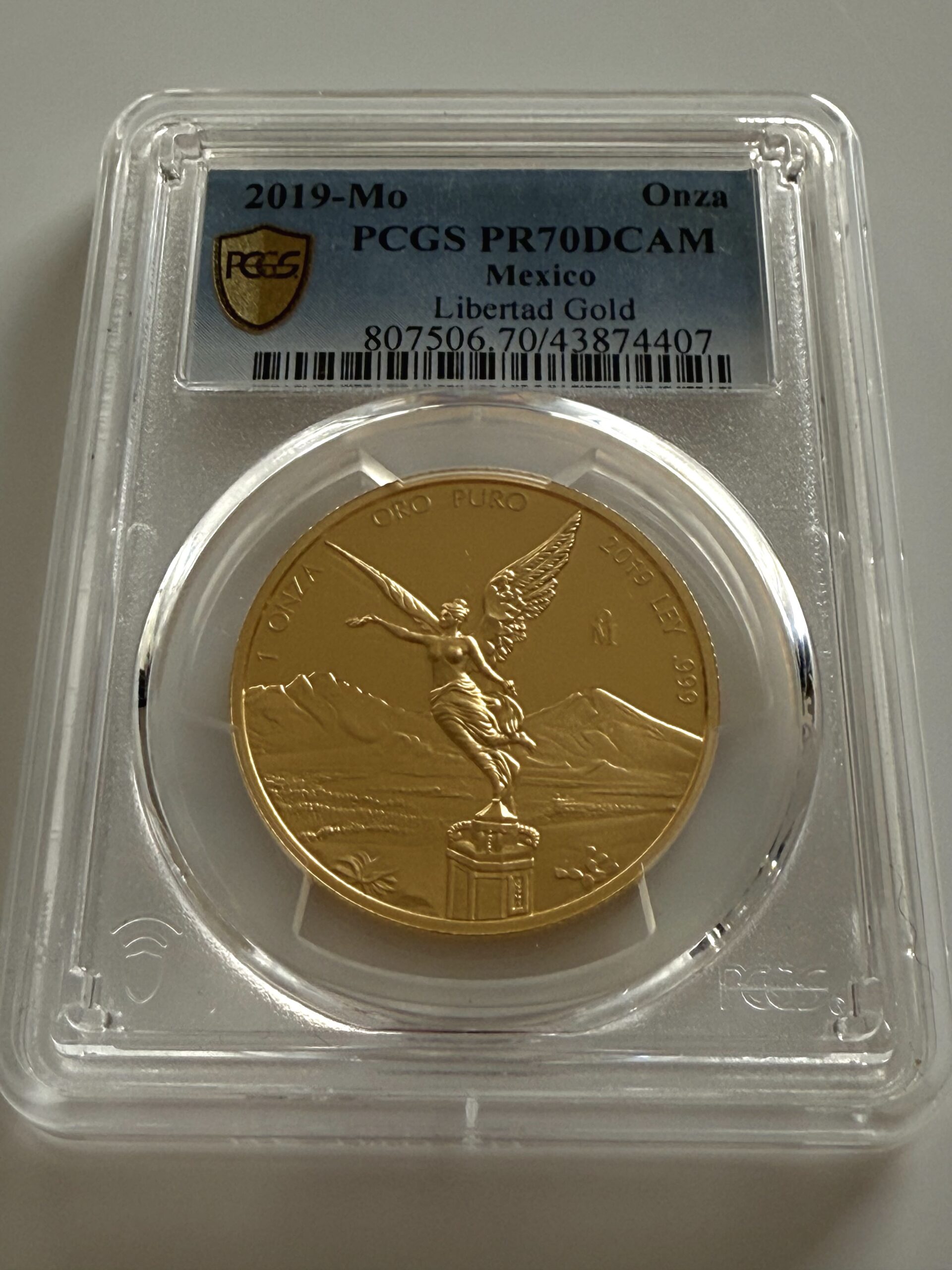 mexiko-2019-libertad-1-oz-proof-goldmunze-pcgs-pr70-dcam_4 Mexiko 2019 Libertad 1 Onza Gold Proof im PCGS-Slab PR70DCAM; Vorderseite mit Victoria (Ángel de la Independencia) vor Popocatépetl und Iztaccíhuatl.