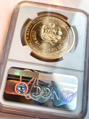 pérou-francisco-bolognesi-100000-soles-or-1979-ngc-ms67_4 Pérou 1979 pièce d'or 100 000 Soles de Oro dans un support NGC ; revers avec armoiries et légendes nationales « BANCO CENTRAL DE RESERVA DEL PERU », « CIEN MIL SOLES DE ORO », « UNA ONZA TROY ORO 0.900 ».