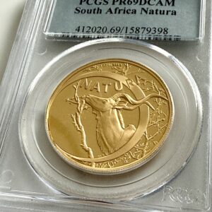 Монета Natura Kudu 1 унция, проба золота, Южная Африка, 1999 г. – крупный план с надписью Privy Mark SS и инициалами ALS на поле – в футляре PCGS