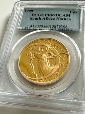 Sudáfrica 1999 Natura Kudu 1 oz Oro Proof – Primer plano con marca privada SS e iniciales ALS en el campo – en cápsula PCGS