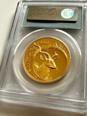 natura-1999-kudu-privy-mark-ss-pcgs-pr69-dcam_6 Sudáfrica 1999 Natura Kudu 1 oz Oro Proof – Primer plano con marca privada SS e iniciales ALS en el campo – en cápsula PCGS