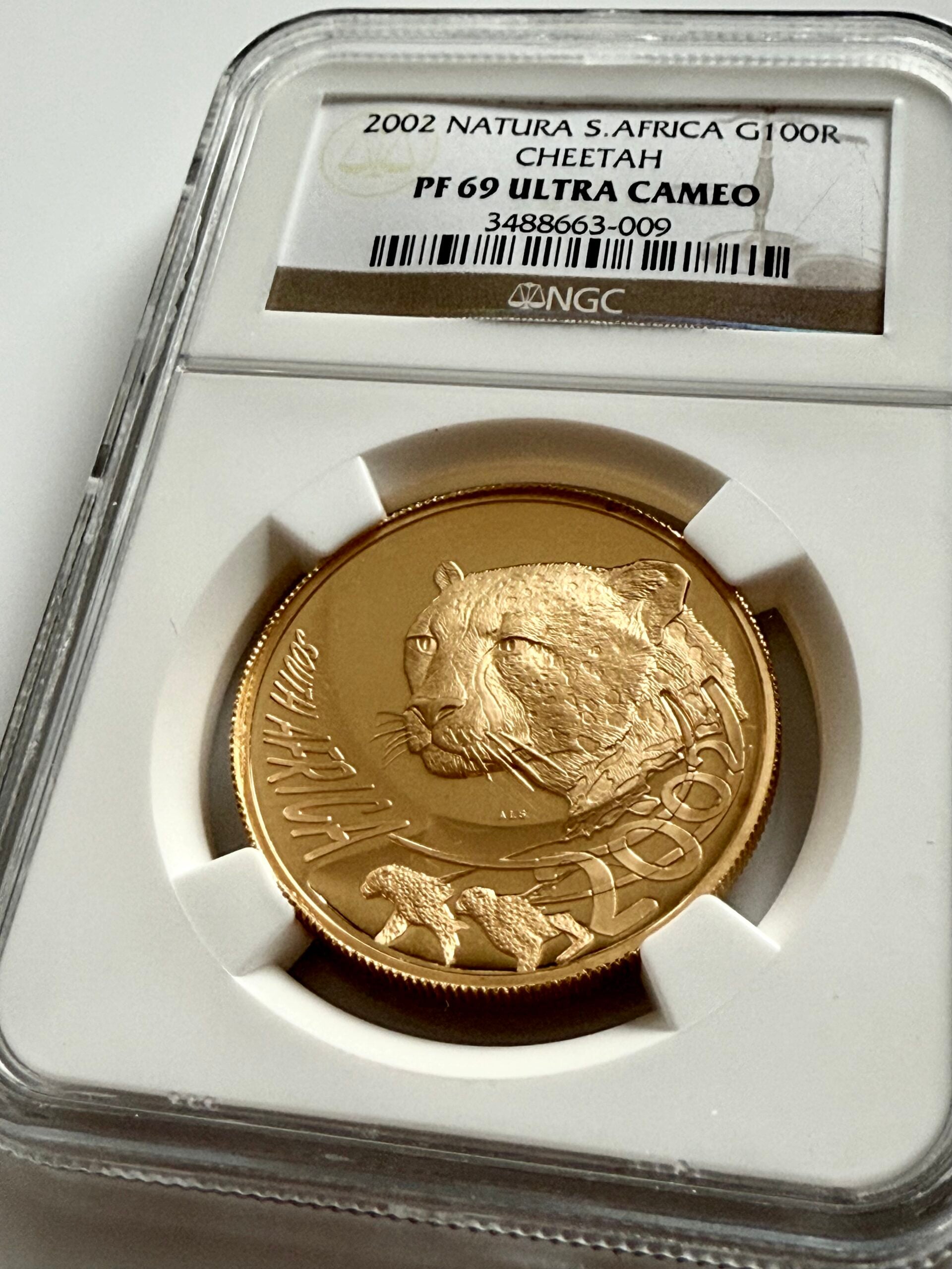Südafrika 2002 Natura Gepard 1 oz Au 999.9 Proof – Detail mit Aufschrift „1 OZ Au 999.9“ und NATURA – im NGC-Holder PF69 UCAM