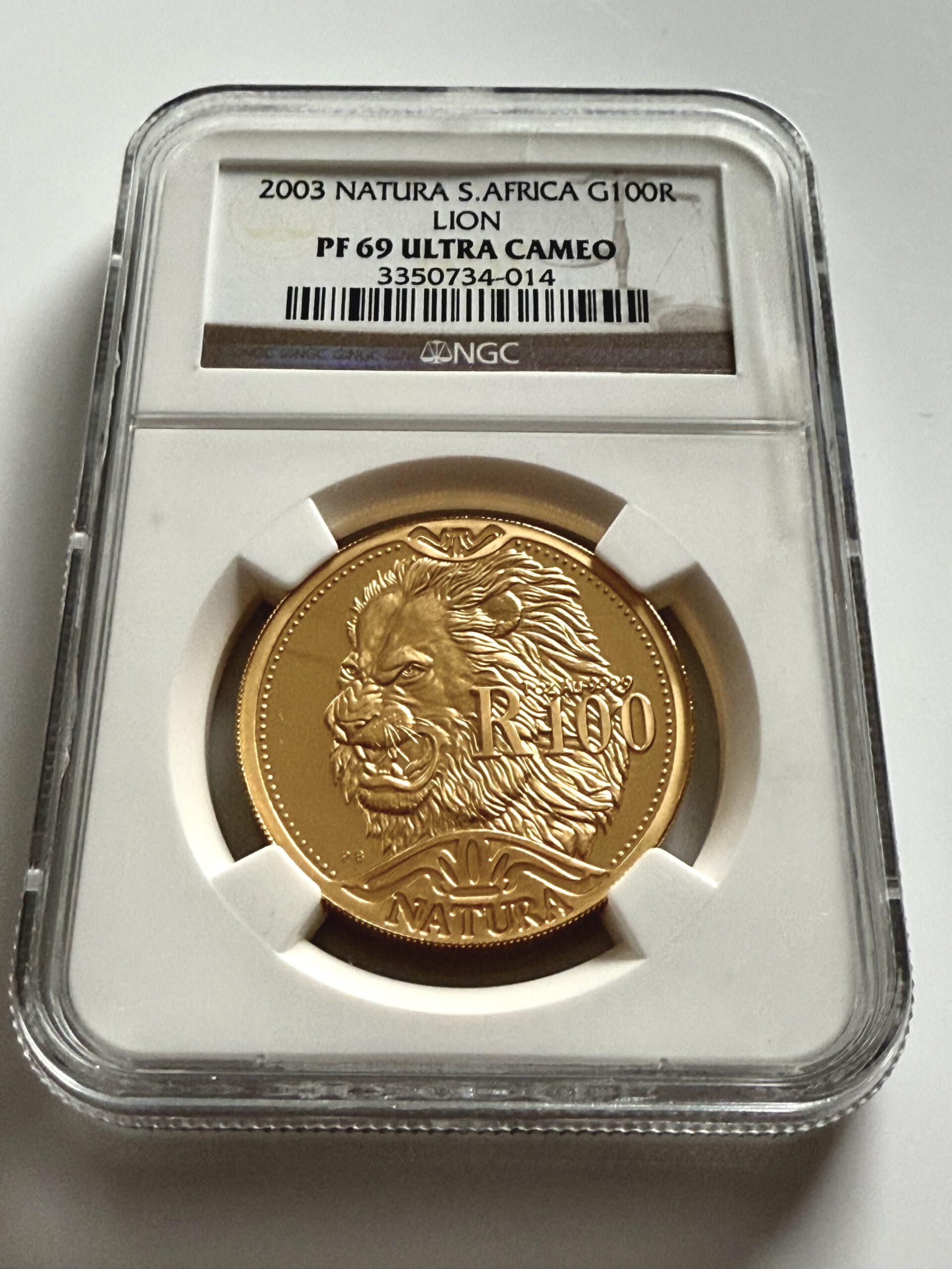 natura-2003-loewe-privy-mark-lion-park-rsa-ngc-pf69-ucam_4 Südafrika 2003 Natura Löwe 1 oz Proof Gold mit Privy Mark Lion Park RSA - Detailansicht im NGC-Holder