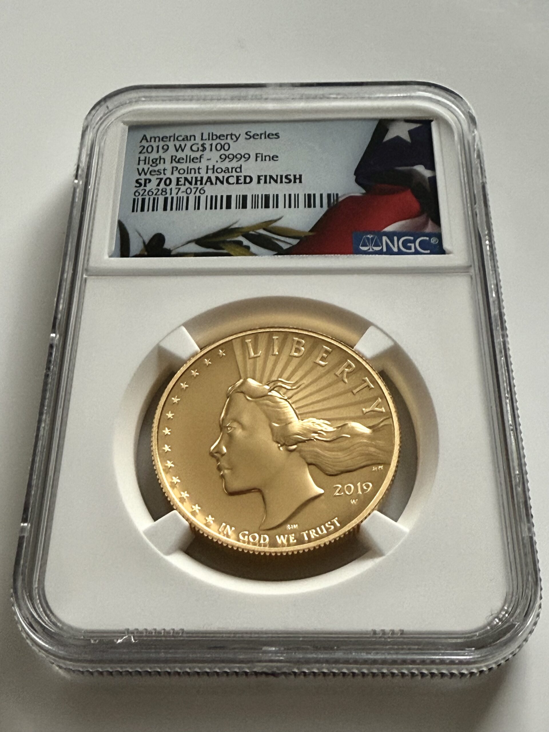 États-Unis 2019 American Liberty Haut-relief Westpoint NGC SP70 Amélioré 4 American Liberty 2019 1 oz Gold $100 High Relief - Rückseite mit Adler im Flug - NGC-Slab Detail
