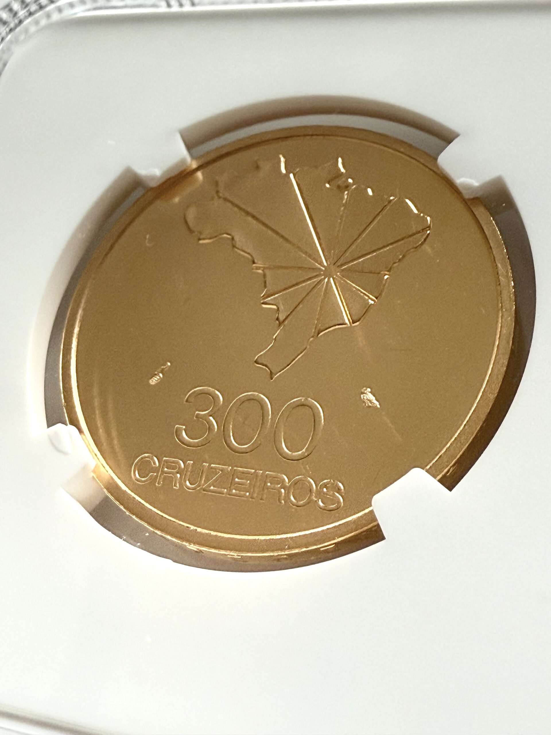 brasilien-1972-150-jahre-unabhangigkeit-gold-ngc-ms64_6 Brasilien 1972 300 Cruzeiros Gold Independence Anniversary im NGC-Holder MS64 mit Doppelporträt, Cert 8582265-007