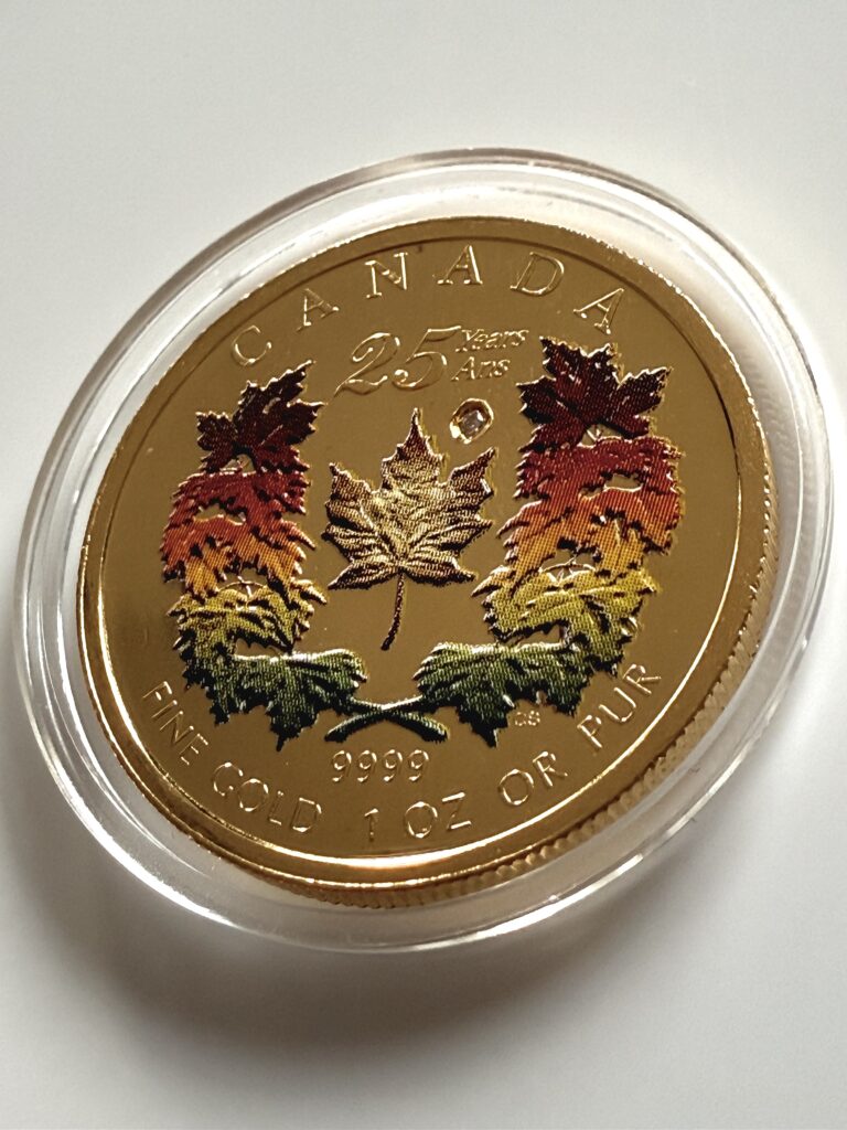 Moneta da 1 oz in oro da 25 anni del Canada del 2004 con foglie d'acero colorate e diamante intarsiato su guanto nero