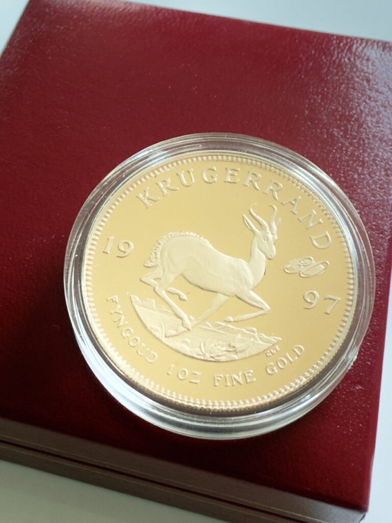 Krügerrand 1997 1 oz Gold Proof Springbock Motiv mit 30 Jahre Privy in Kapsel auf roter Präsentationsbox