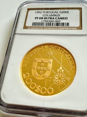 Moneda de oro de 200 escudos de Portugal 1992 Columbus NGC PF 68 Ultra Cameo en soporte