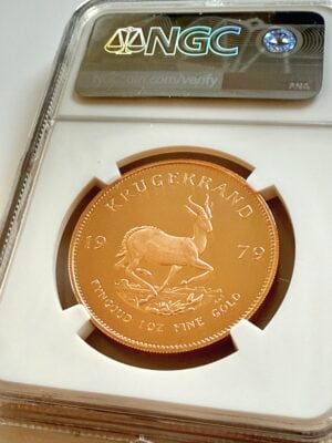 南非-克鲁格-1979-1盎司-金质-NGC-PF69-ucam_2 南非1979年克鲁格兰1盎司金质精制品,NGC护套PF69 Ultra Cameo,正面附保罗·克鲁格肖像,证书8583804-002