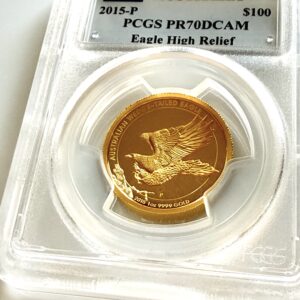 Australien 2015 100 Dollar Wedge Tailed Eagle 1 oz Gold Proof High Relief im PCGS Holder PR70DCAM mit fliegendem Keilschwanzadler in Vorderansicht