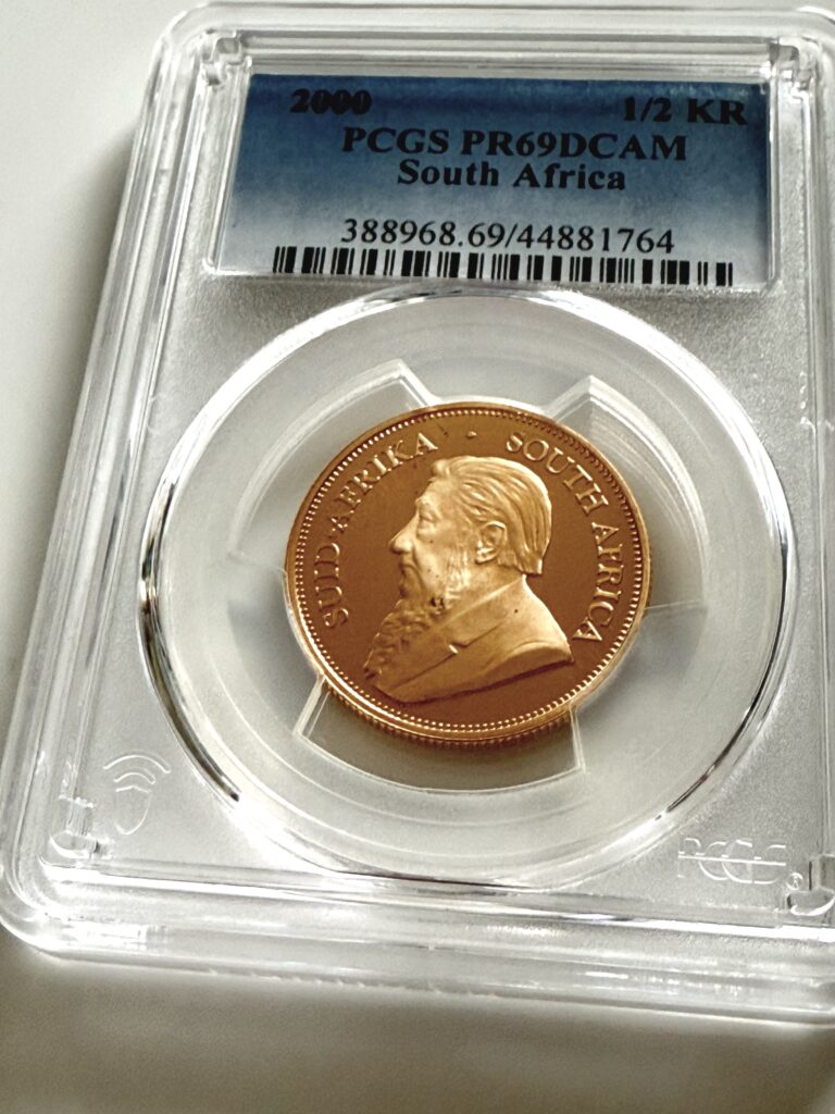 Moneda de oro Krugerrand de Sudáfrica de 2000 1/2 oz, PCGS PR69DCAM, en soporte PCGS transparente con retrato de Kruger