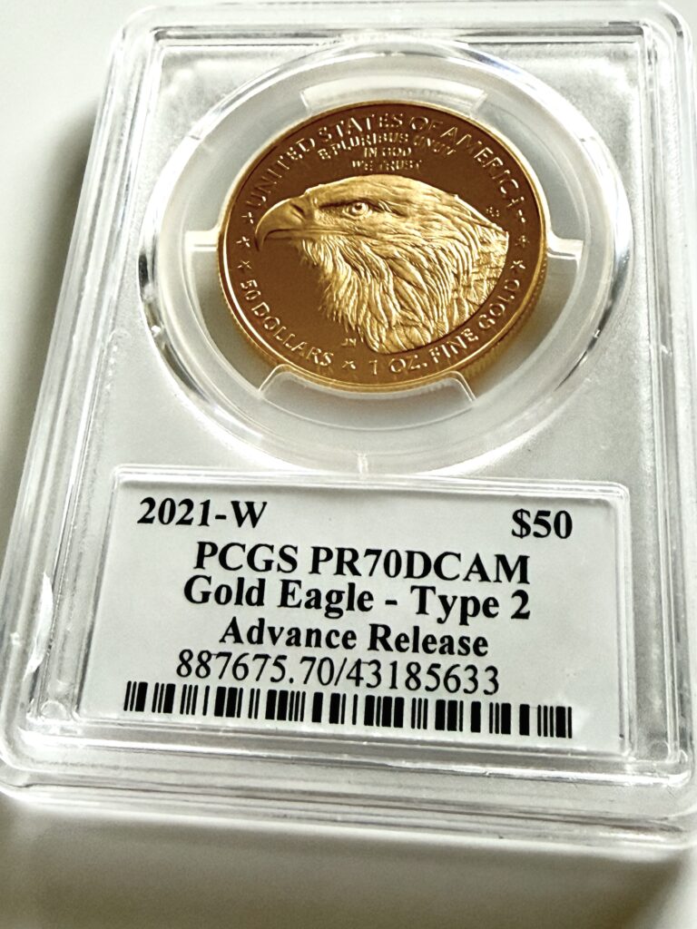 Золотая монета «Американский орел» 2021 года выпуска, тип 2, проба, 1 унция, PCGS PR70DCAM, предварительный выпуск, в футляре с изображением орла на обороте и этикеткой, 50 долларов.