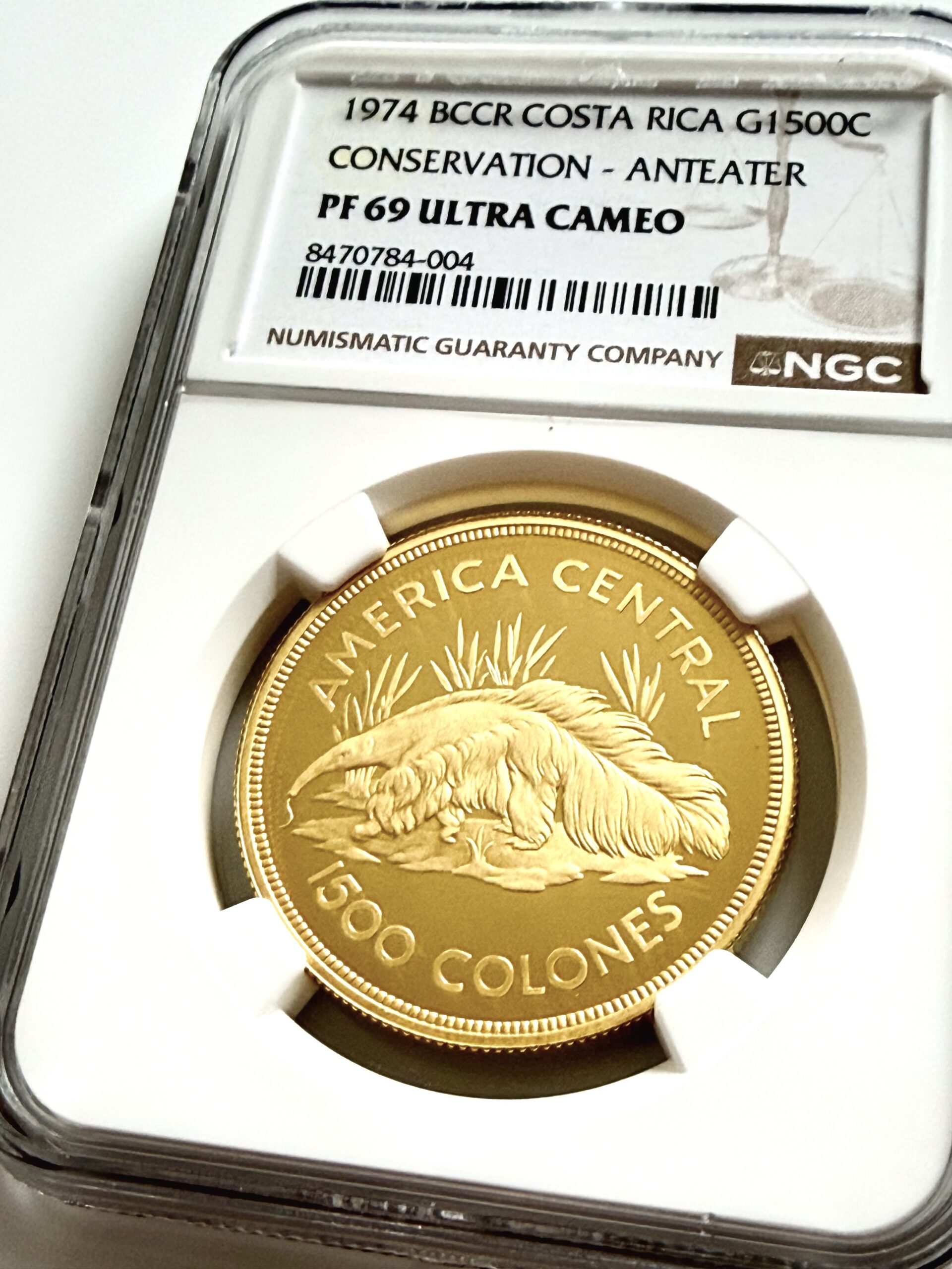 costa-rica-1974-1500-colones-anteater-conservation-series-gold-proof-ngc-pf69-ultra-cameo_1 Costa Rica 1974 1.500 Colones Goldmünze Anteater aus der Conservation Series im NGC-Holder mit Erhaltungsgrad PF69 Ultra Cameo.