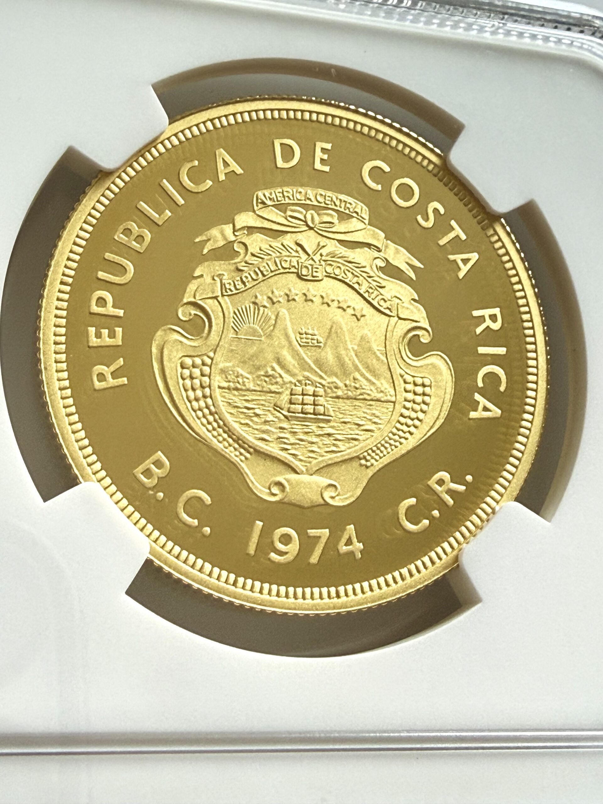 costa-rica-1974-1500-colones-anteater-conservation-series-gold-proof-ngc-pf69-ultra-cameo_6 Costa Rica 1974 1.500 Colones Goldmünze Anteater aus der Conservation Series im NGC-Holder mit Erhaltungsgrad PF69 Ultra Cameo.