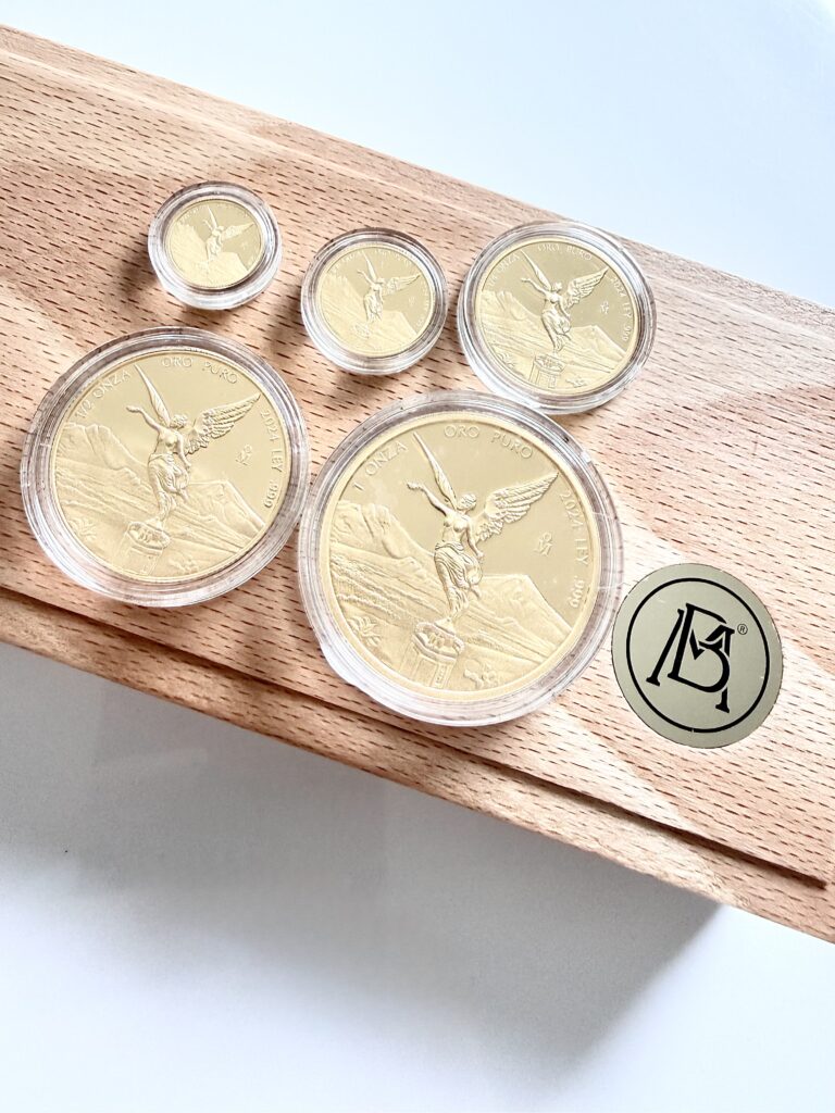 Coffret de cinq pièces d'or Libertad Gold Proof du Mexique 2024 dans sa boîte en bois d'origine avec certificat (COA).
