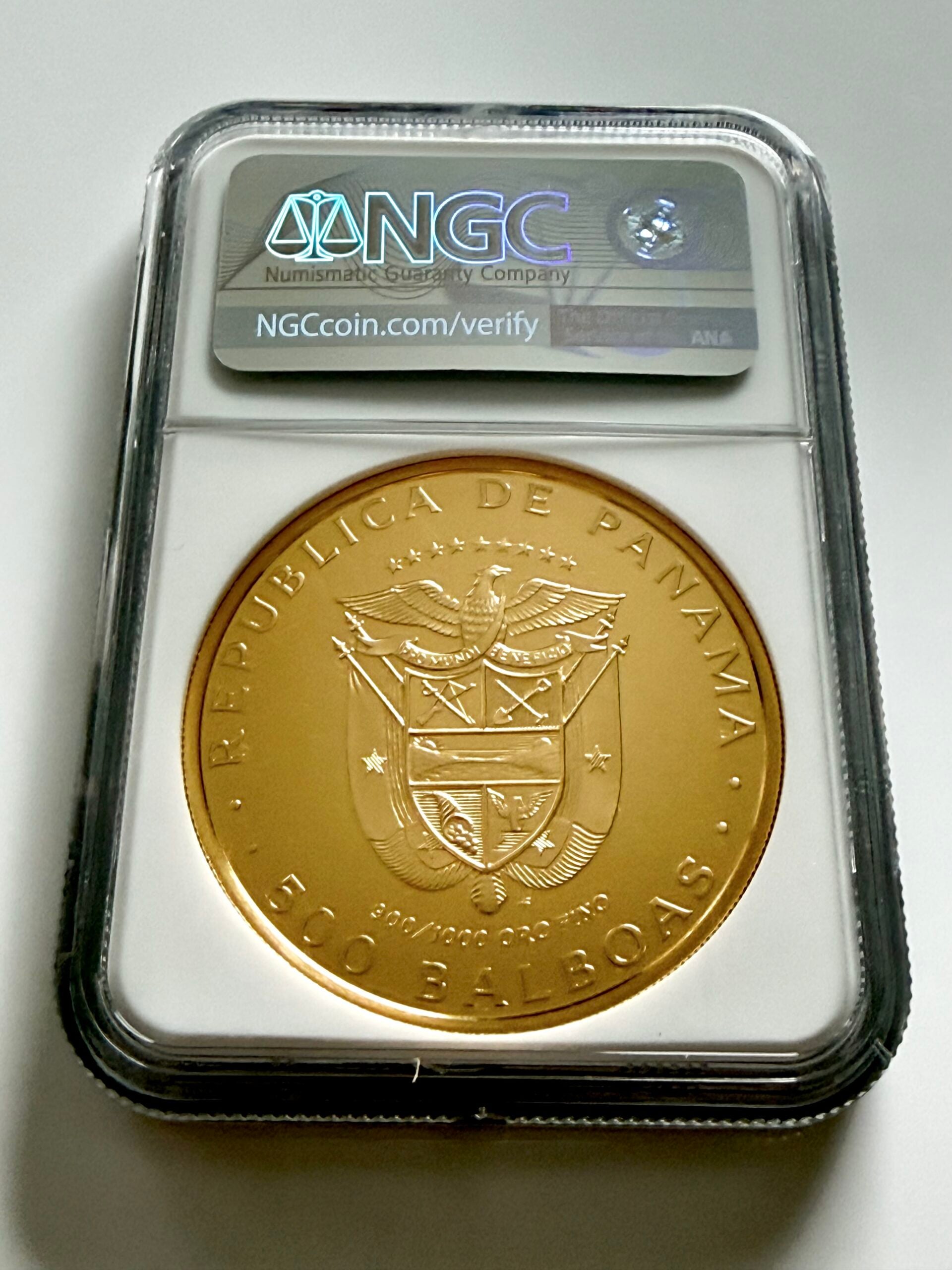Moneta d'oro Panama 1977 500 Balboa Vasco Núñez de Balboa NGC PF69 Ultra Cameo nella custodia originale.
