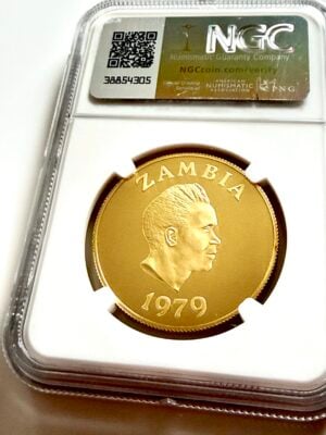 赞比亚-1979-250-夸查-非洲野犬保护系列-金检-NGC-PF69-超cameo_2 Sambia 1979 250 Kwacha Goldmünze African Wild Dog in NGC-Holder mit Proof-Bewertung PF69 Ultra Cameo.