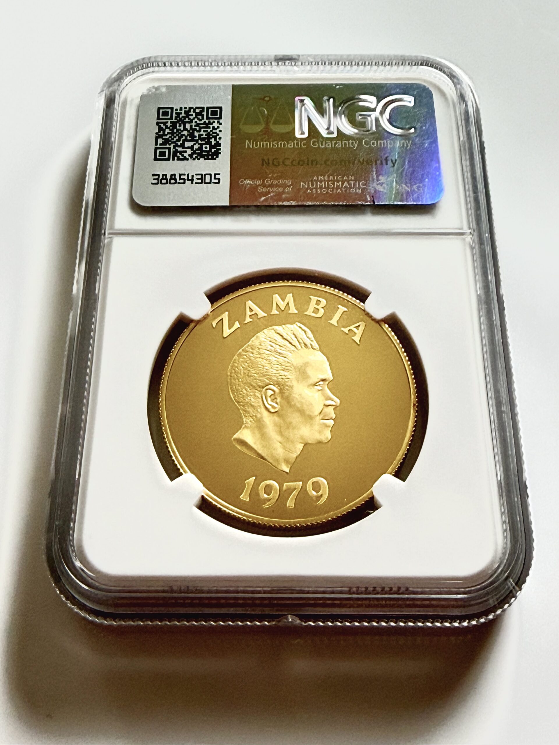 sambia-1979-250-kwacha-african-wild-dog-conservation-series-gold-proof-ngc-pf69-ultra-cameo_3 Sambia 1979 250 Kwacha Goldmünze African Wild Dog in NGC-Holder mit Proof-Bewertung PF69 Ultra Cameo.