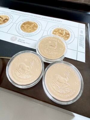 Conjunto vintage de Krugerrand de Sudáfrica 1967-2016-2017: tres monedas de oro en una caja de madera (1 onza de oro por moneda), conjunto Krugerrand del 50.º aniversario con empaque original de la Casa de la Moneda de Sudáfrica.