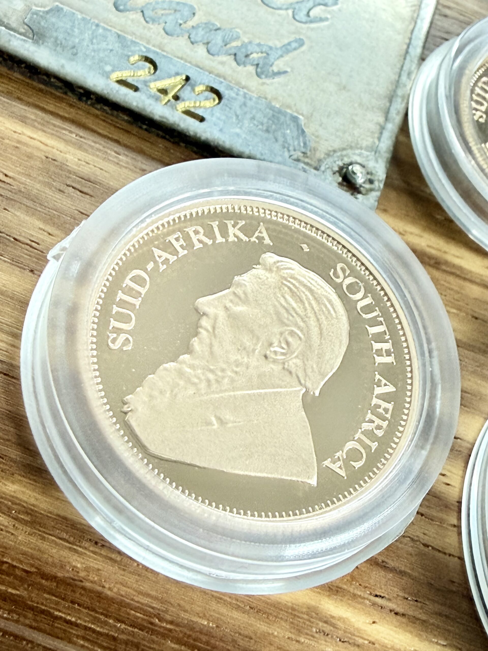 south africa-2001-kruegerrand-prestige-set-4-gold-coins-proof_7 Südafrika 2001 Krügerrand Prestige Set – 1 oz 1/2 oz 1/4 oz 1/10 oz Gold Proof – im Etui