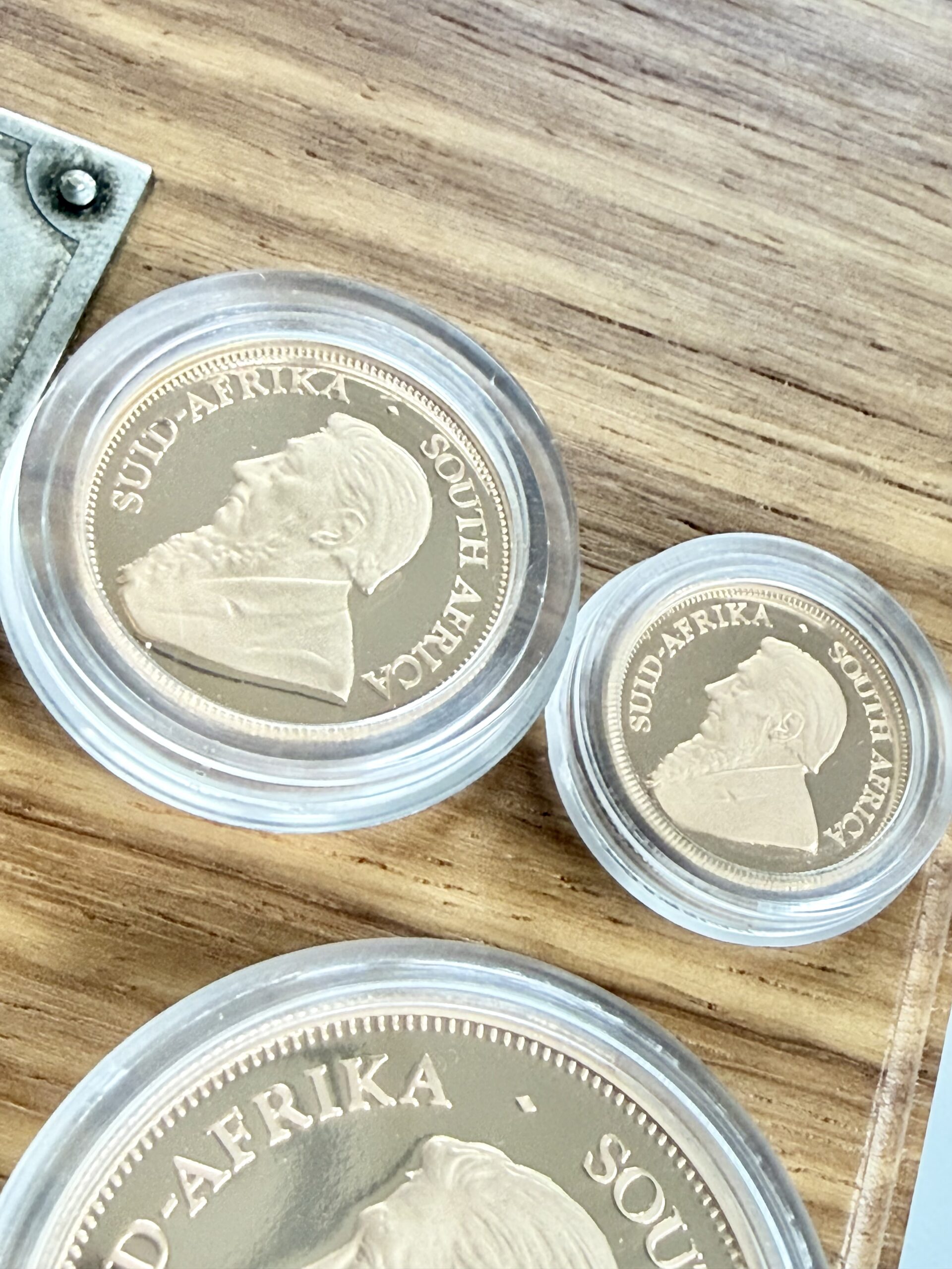 south africa-2001-kruegerrand-prestige-set-4-gold-coins-proof_8 Südafrika 2001 Krügerrand Prestige Set – 1 oz 1/2 oz 1/4 oz 1/10 oz Gold Proof – im Etui