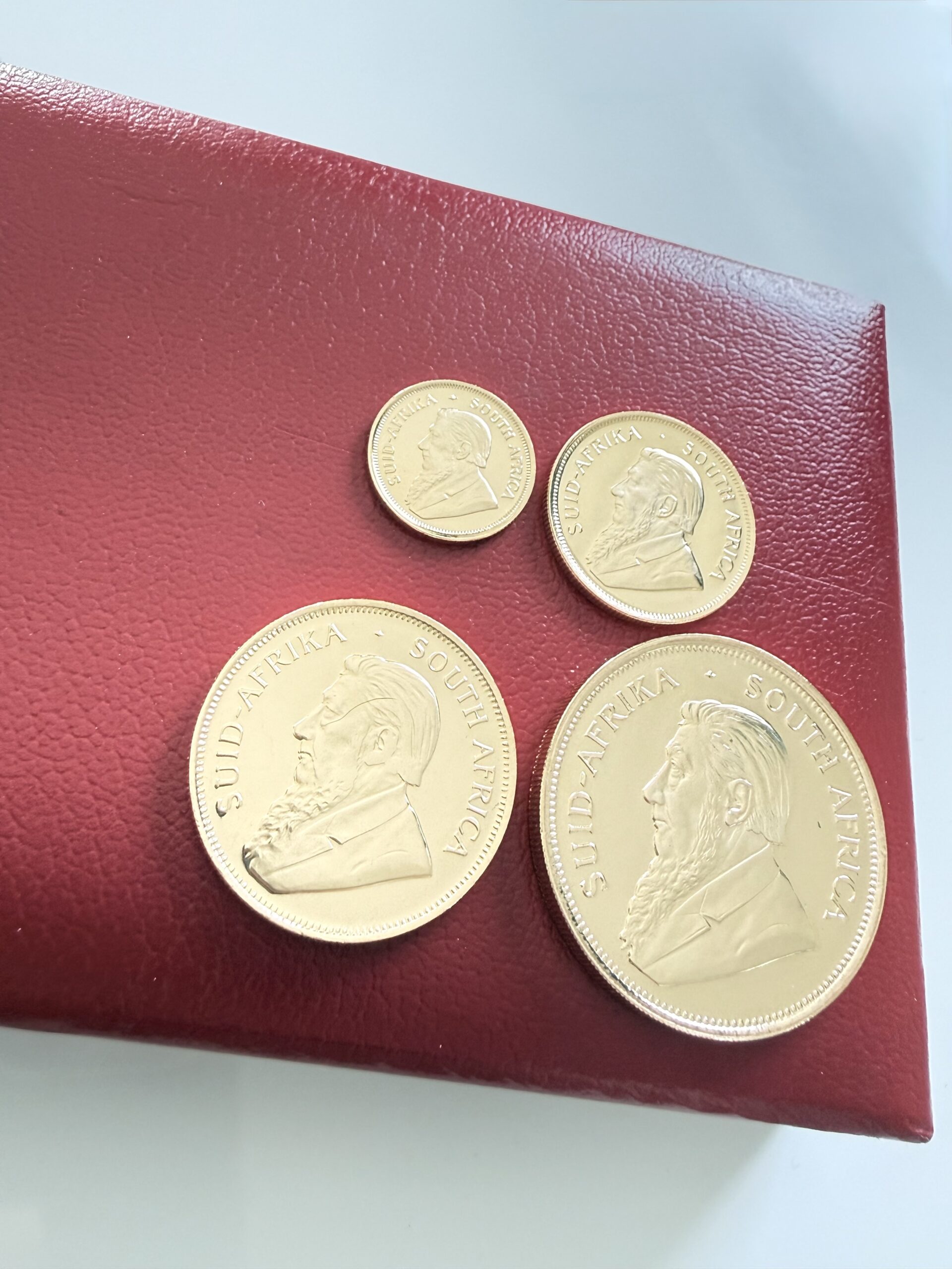 Kruegerrand-1991-grc-gold-proof-set_2 Afrique du Sud - Krugerrand - 1991 - Coffret de 4 pièces en or (1 oz, 1/2 oz, 1/4 oz, 1/10 oz) dans son étui rouge d'origine