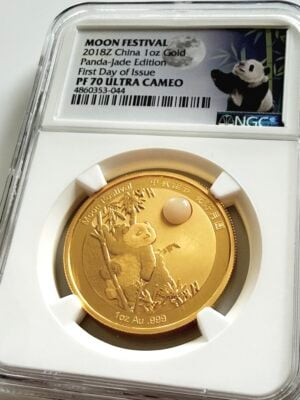 NGC-zertifizierte Goldmünze aus China von 2018, Moon Festival Panda Jade Edition, First Day of Issue, bewertet mit PF70 Ultra Cameo.