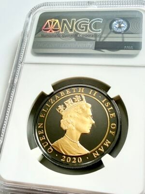 Isola di Man 2020 – Orologio da polso nero da 5 penny (NGC-PF70-UCAM) NGC-zertifizierte Goldmünze der Isle of Man von 2020, Penny Black Ultra High Relief, First Day of Issue, bewertet mit PF70 Ultra Cameo.