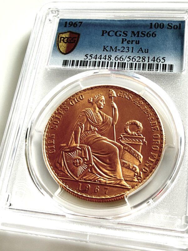 PCGS-zertifizierte Goldmünze aus Peru von 1967, 100 Soles, bewertet mit MS66, in einem PCGS-Slab.