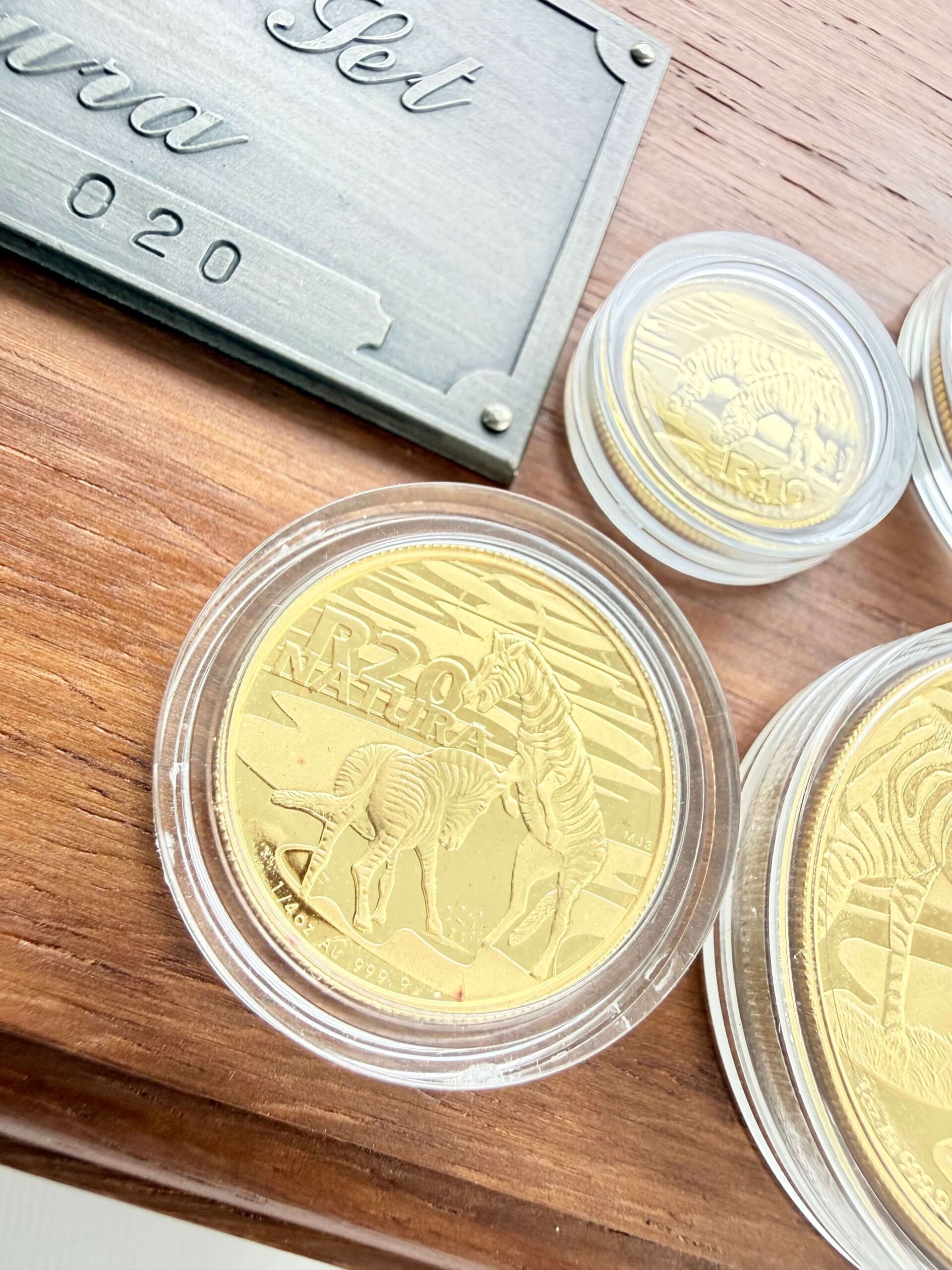 南非2013年Natura Prestige斑马套装,内含四枚金币、木盒和证书