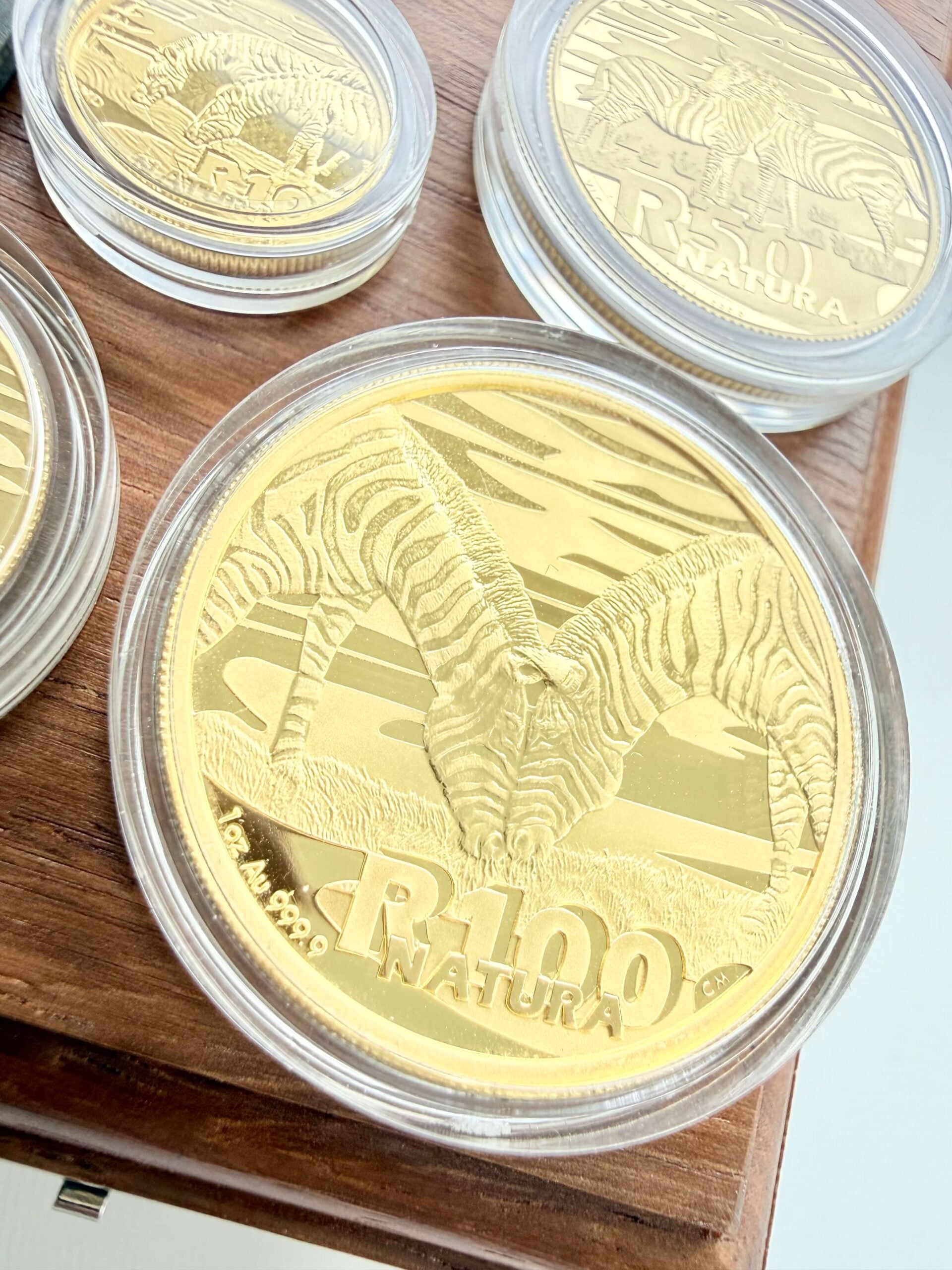 南非2013年Natura Prestige斑马套装,内含四枚金币、木盒和证书