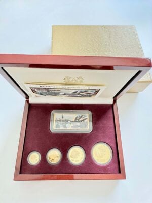 新加坡2000年狮子金精制币套装四枚木盒金币