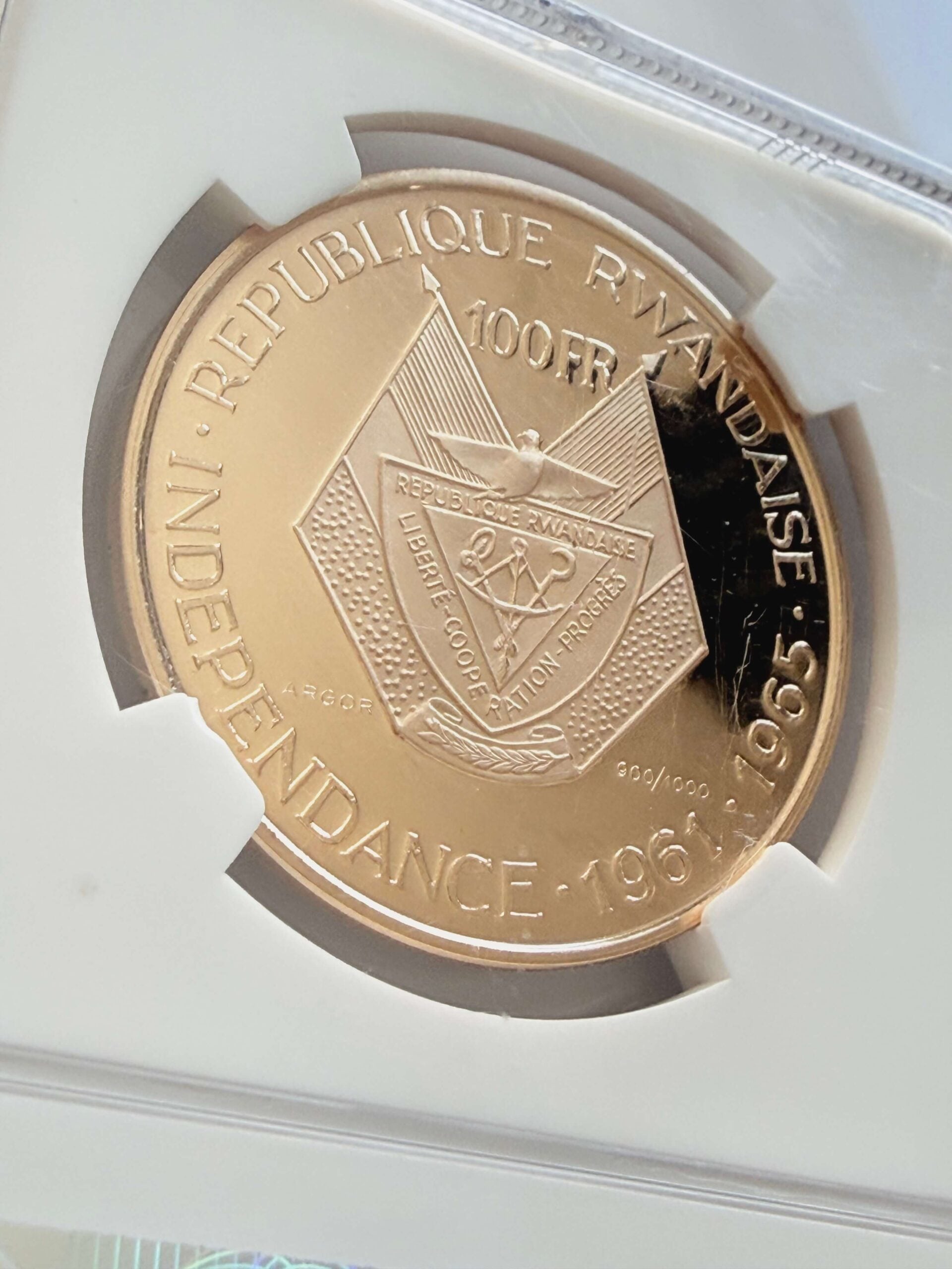 Ruanda 1965 100 Francs Gold Unabhängigkeit Staatswappen NGC PF67 Ultra Cameo